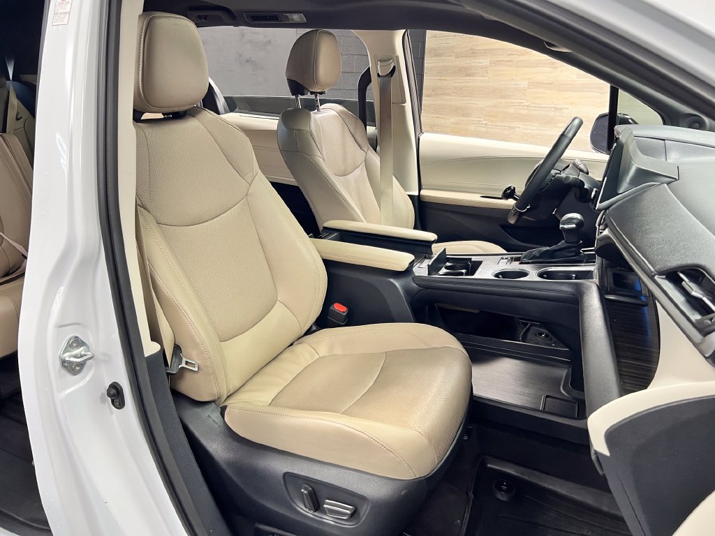 Used 2024 Toyota Sienna Limited AWD/4WD image 8