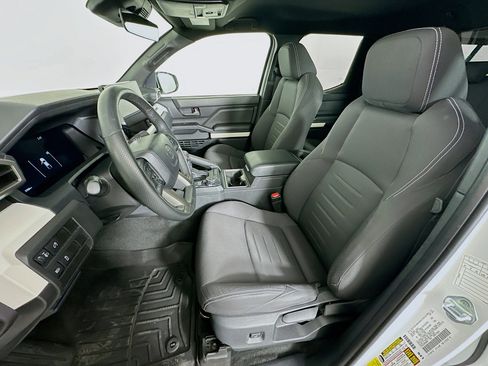 Used 2024 Toyota Tacoma TRD Off-Road image 13