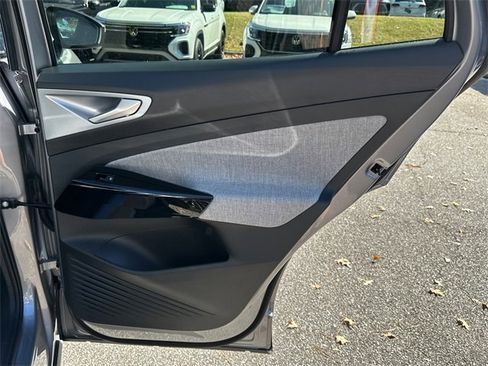 New 2025 Volkswagen ID.4 Pro image 16