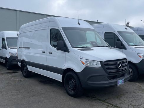Used 2025 Mercedes-Benz Sprinter 2500 image 3