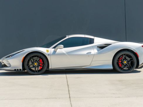 Used 2022 Ferrari F8 Tributo RWD image 2