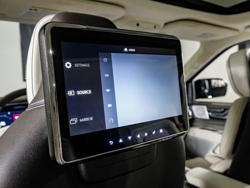 Used 2020 Lincoln Navigator Black Label w/ Cargo Convenience Package image 33