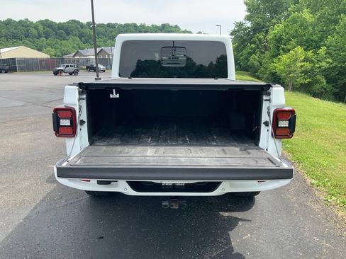 Used 2023 Jeep Gladiator Overland AWD/4WD image 14