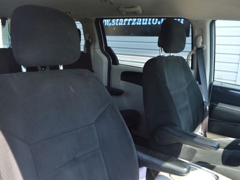 Used 2016 Dodge Grand Caravan SXT w/ Rear Park Assist Package image 20