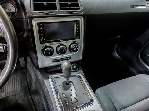 Used 2010 Dodge Challenger SE RWD image 13