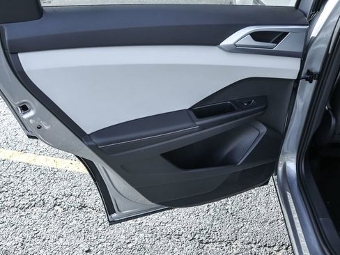 New 2025 Volkswagen Taos SE image 33