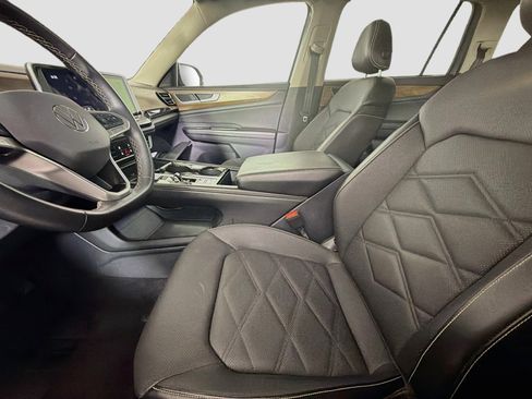 Used 2024 Volkswagen Atlas SE FWD image 13
