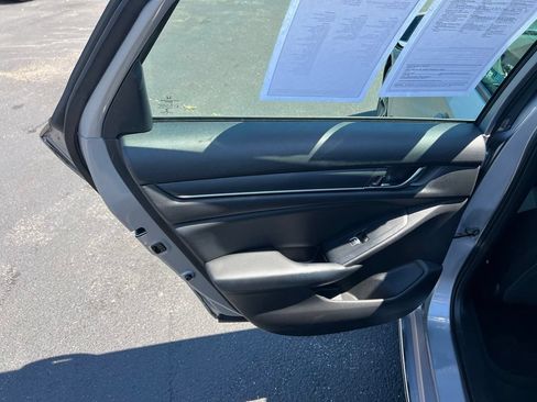 Used 2018 Honda Accord EX image 15