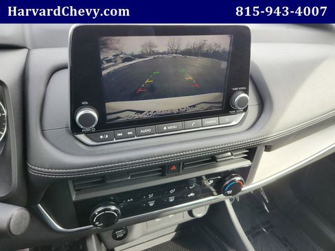 Used 2024 Nissan Rogue S image 8