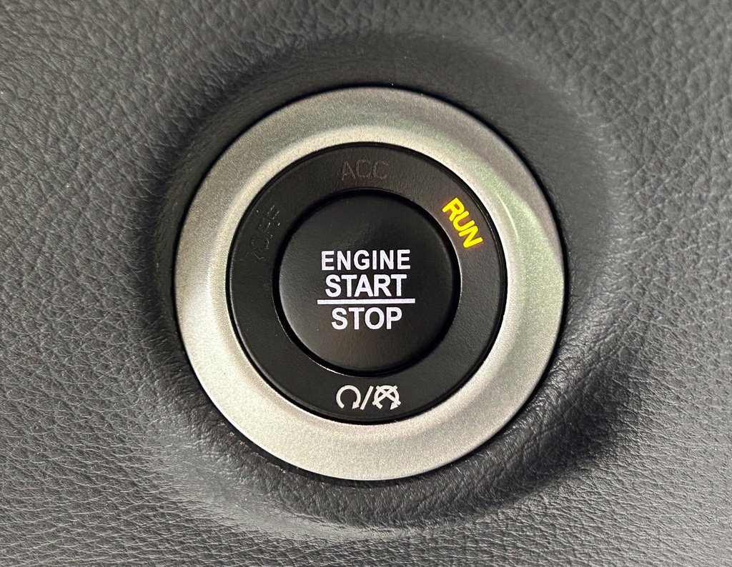 Used 2025 Chrysler Pacifica Limited FWD image 24
