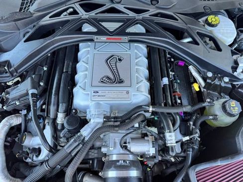 Used 2022 Ford Mustang Shelby GT500 w/ Carbon Fiber Track Pack RWD image 27