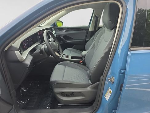 Used 2026 Volkswagen Tiguan SE w/ Panoramic Sunroof Package AWD/4WD image 11