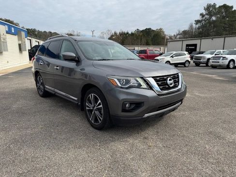 Used 2017 Nissan Pathfinder Platinum w/ Cargo Package image 4