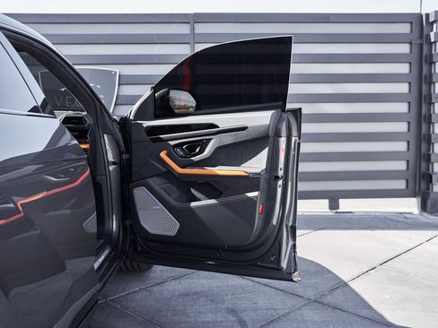 Used 2025 Lamborghini Urus SE image 26