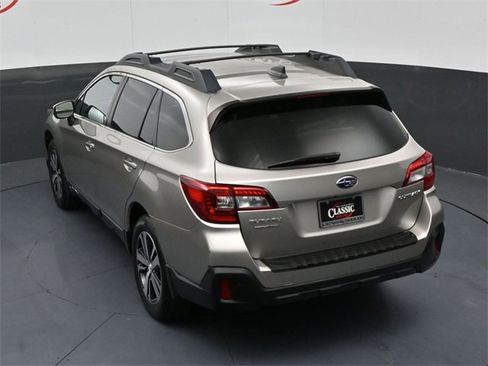 Used 2018 Subaru Outback 2.5i Limited image 14