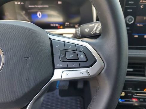Certified 2025 Volkswagen Taos SE AWD/4WD image 25