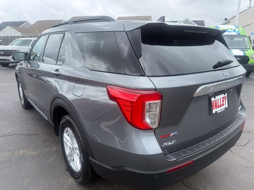 Used 2024 Ford Explorer XLT AWD/4WD image 11