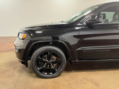 Used 2020 Jeep Grand Cherokee Altitude AWD/4WD image 38
