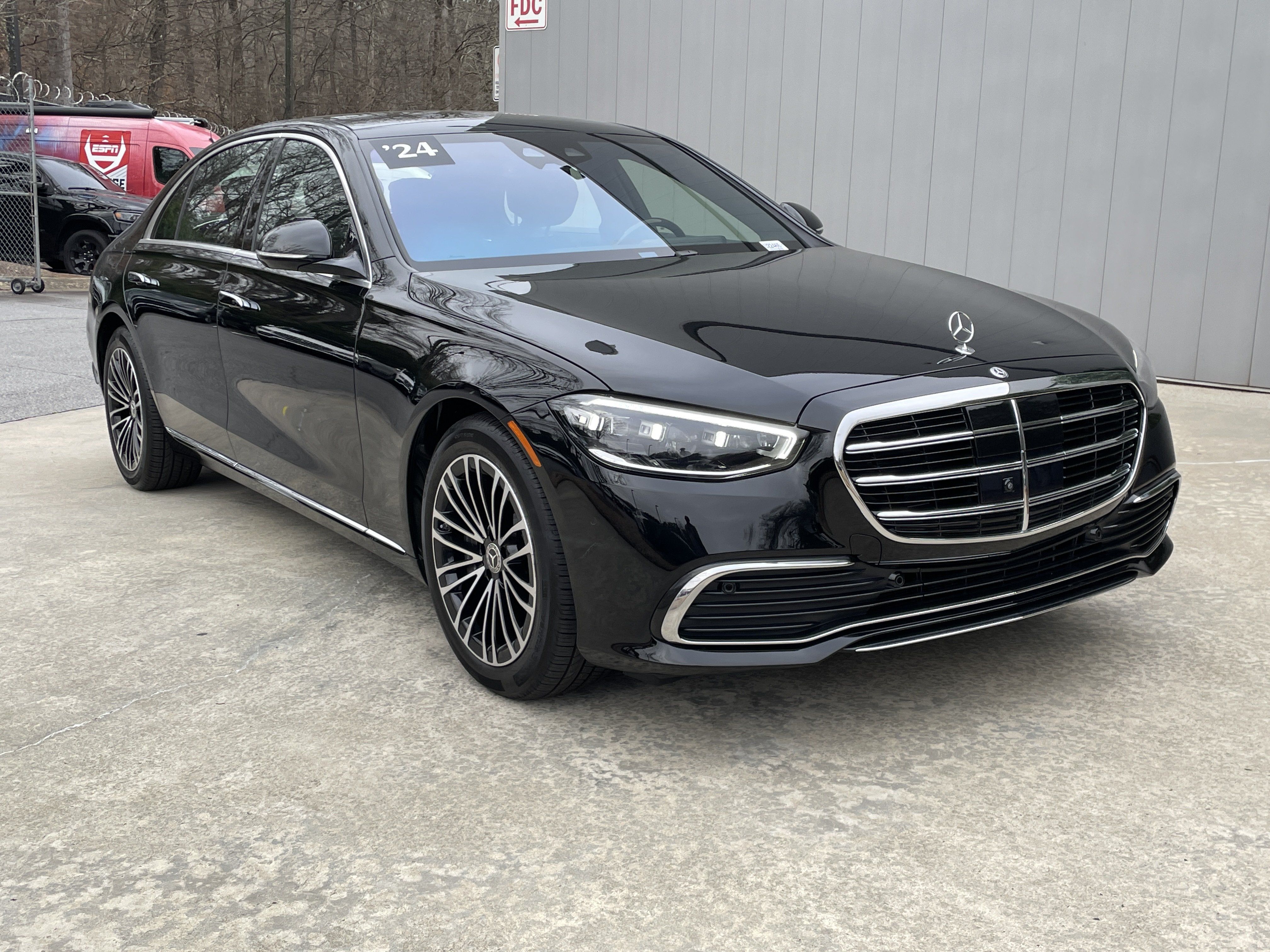 Used 2024 Mercedes-Benz S 580e 4MATIC Sedan image 4