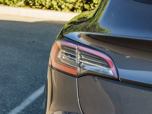 Used 2018 Tesla Model 3 Long Range image 7