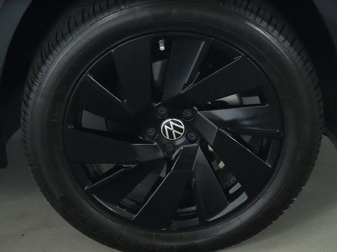 Used 2024 Volkswagen Atlas Cross Sport SE w/ Black Wheel Package FWD image 10