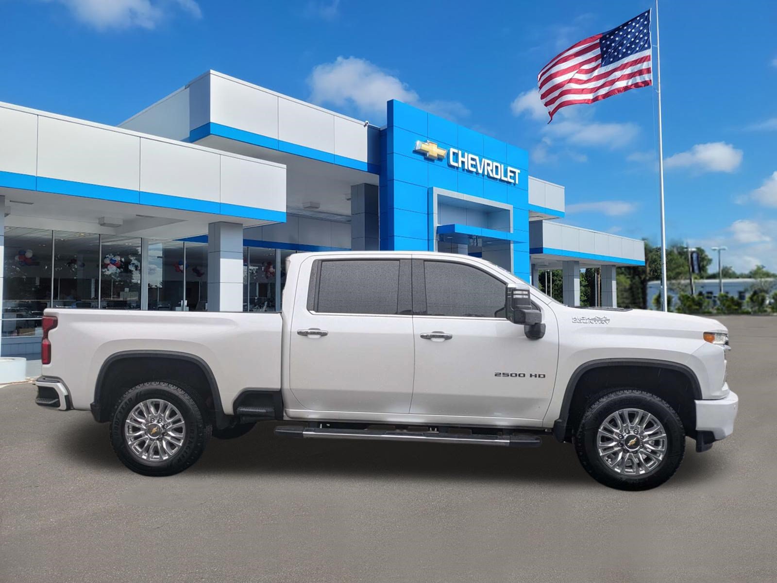 Used 2023 Chevrolet Silverado 2500 High Country w/ Technology Package AWD/4WD image 2