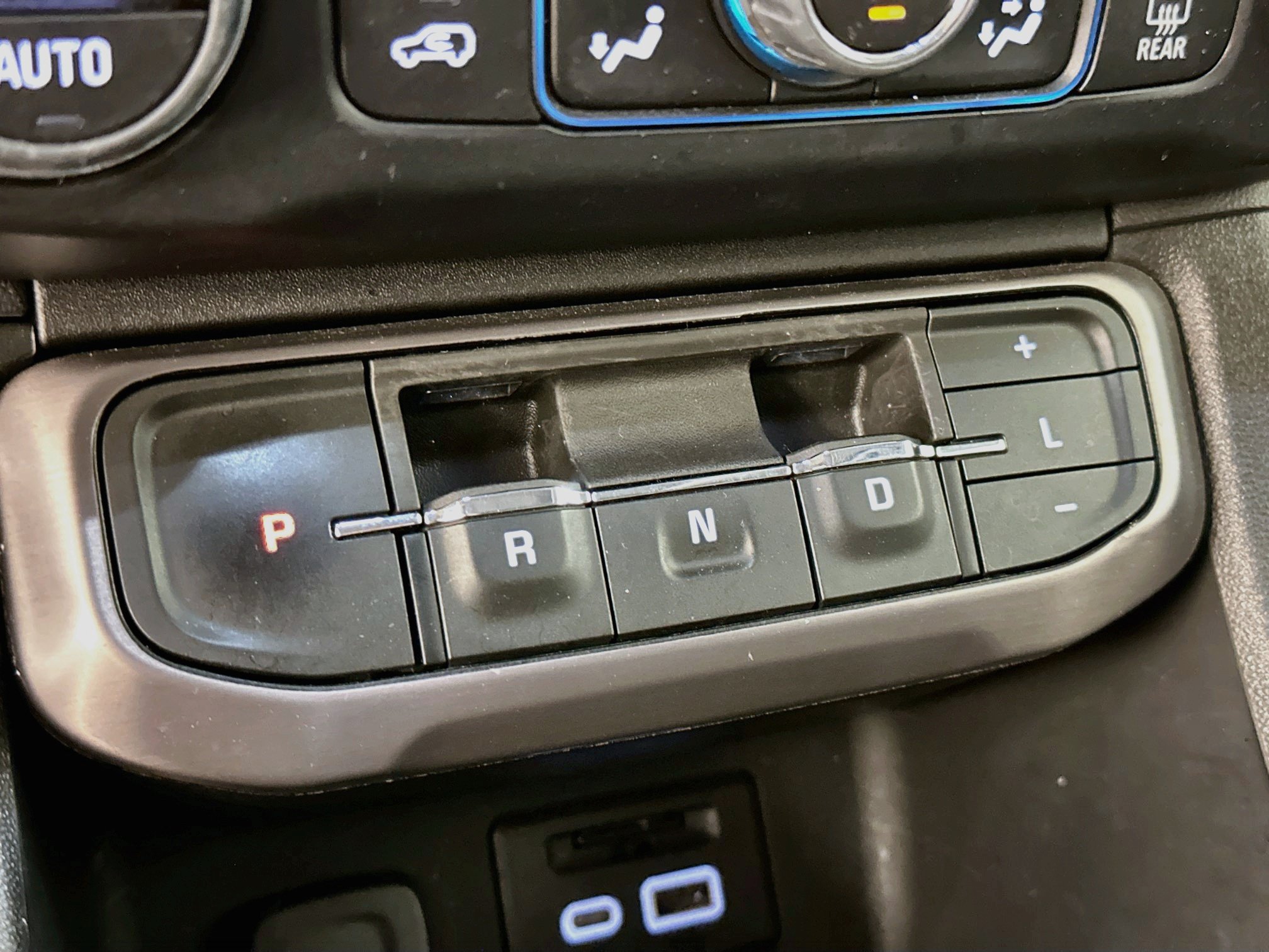 Used 2023 GMC Acadia AT4 w/ Technology Package AWD/4WD image 25