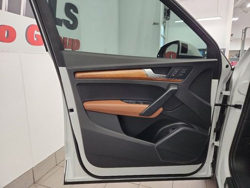 Used 2023 Audi Q5 2.0T Premium w/ Convenience Package image 8