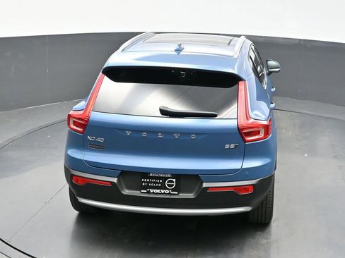 Used 2025 Volvo XC40 B5 Plus image 28
