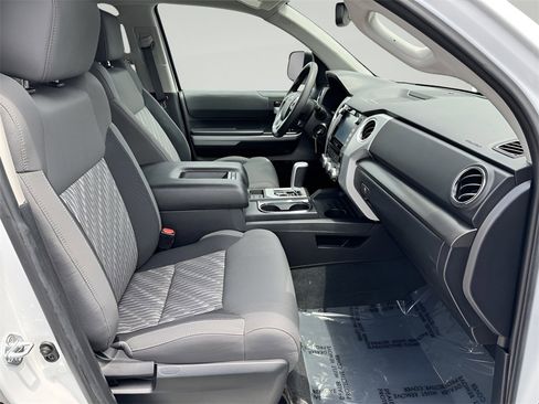 Used 2021 Toyota Tundra SR5 w/ Convenience Package image 28