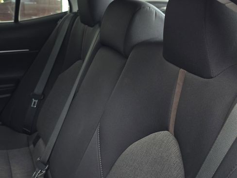 Used 2018 Toyota Camry LE FWD image 30