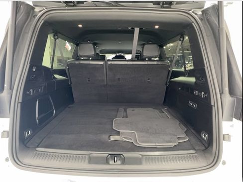 Used 2024 Jeep Wagoneer L Series II RWD image 16