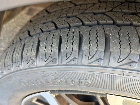 Certified 2025 Toyota Crown XLE image 39