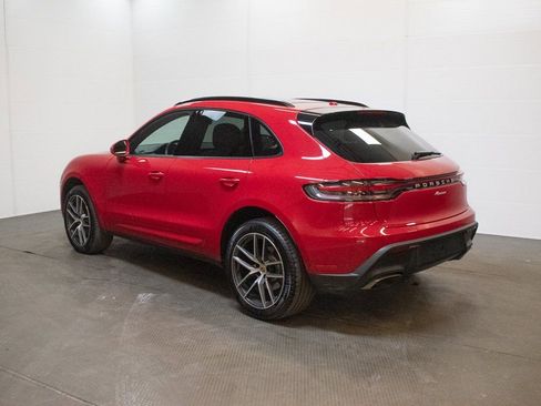 Certified 2025 Porsche Macan image 3