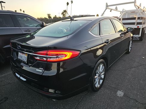 Used 2017 Ford Fusion SE image 6