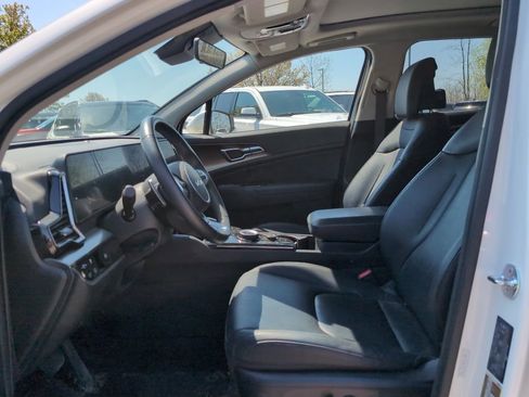 Certified 2025 Kia Sportage EX w/ EX Premium Package AWD/4WD image 9