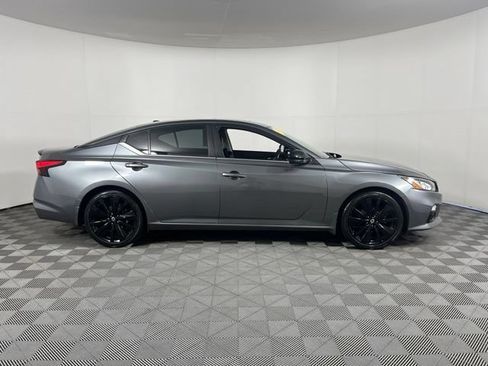 Used 2022 Nissan Altima 2.5 SR w/ Midnight Edition Package FWD image 8
