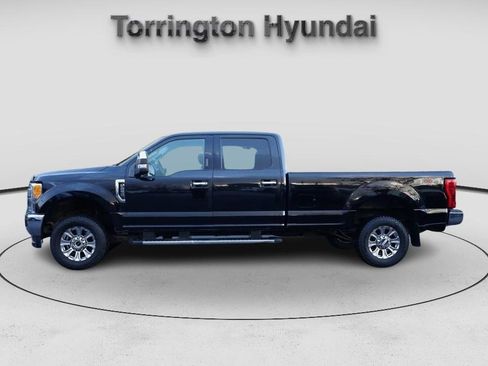 Used 2017 Ford F250 Lariat w/ Chrome Package image 4