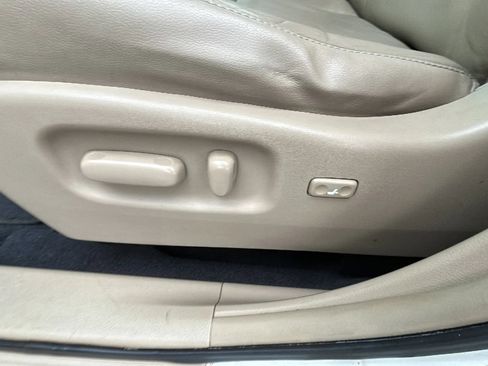 Used 2013 Toyota Highlander SE FWD image 14