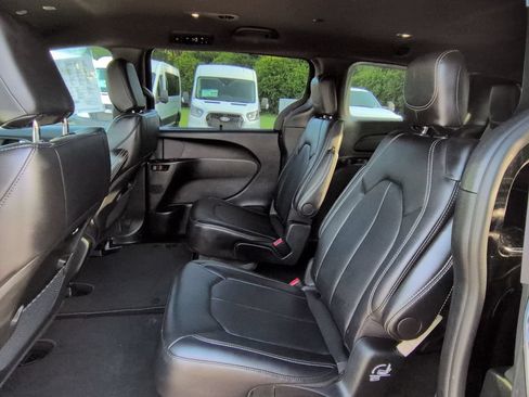 Used 2026 Chrysler Pacifica Select FWD image 14