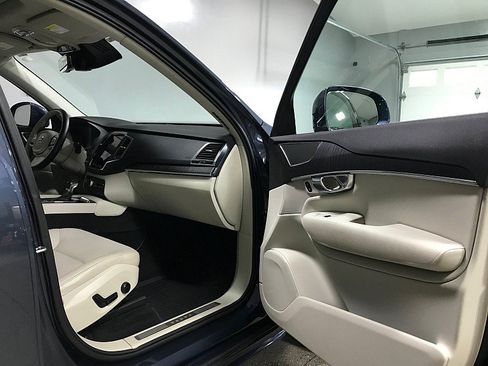 Used 2020 Volvo XC90 T5 Momentum w/ Protection Package Premier FWD image 12