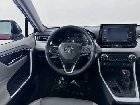 Used 2020 Toyota RAV4 XLE Premium AWD/4WD image 22