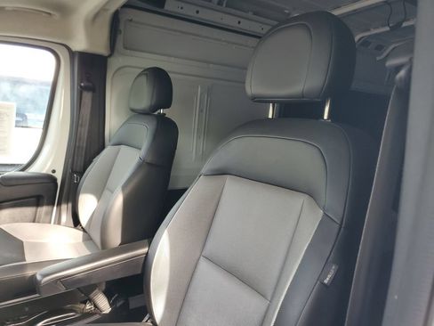 Used 2025 RAM ProMaster 2500 w/ Convenience Group FWD image 15