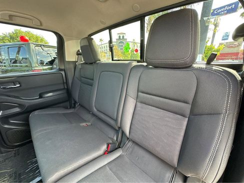 Used 2024 Nissan Frontier SV w/ SV Convenience Package image 8