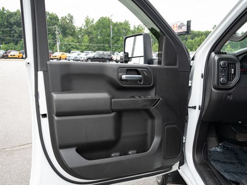 Used 2022 Chevrolet Silverado 2500 Custom w/ Custom Value Package AWD/4WD image 16