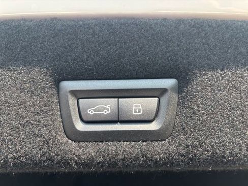 Used 2025 BMW 740i xDrive image 8