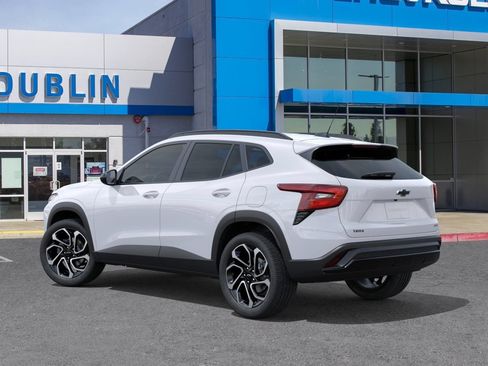 Used 2026 Chevrolet Trax RS w/ Sunroof Package FWD image 3