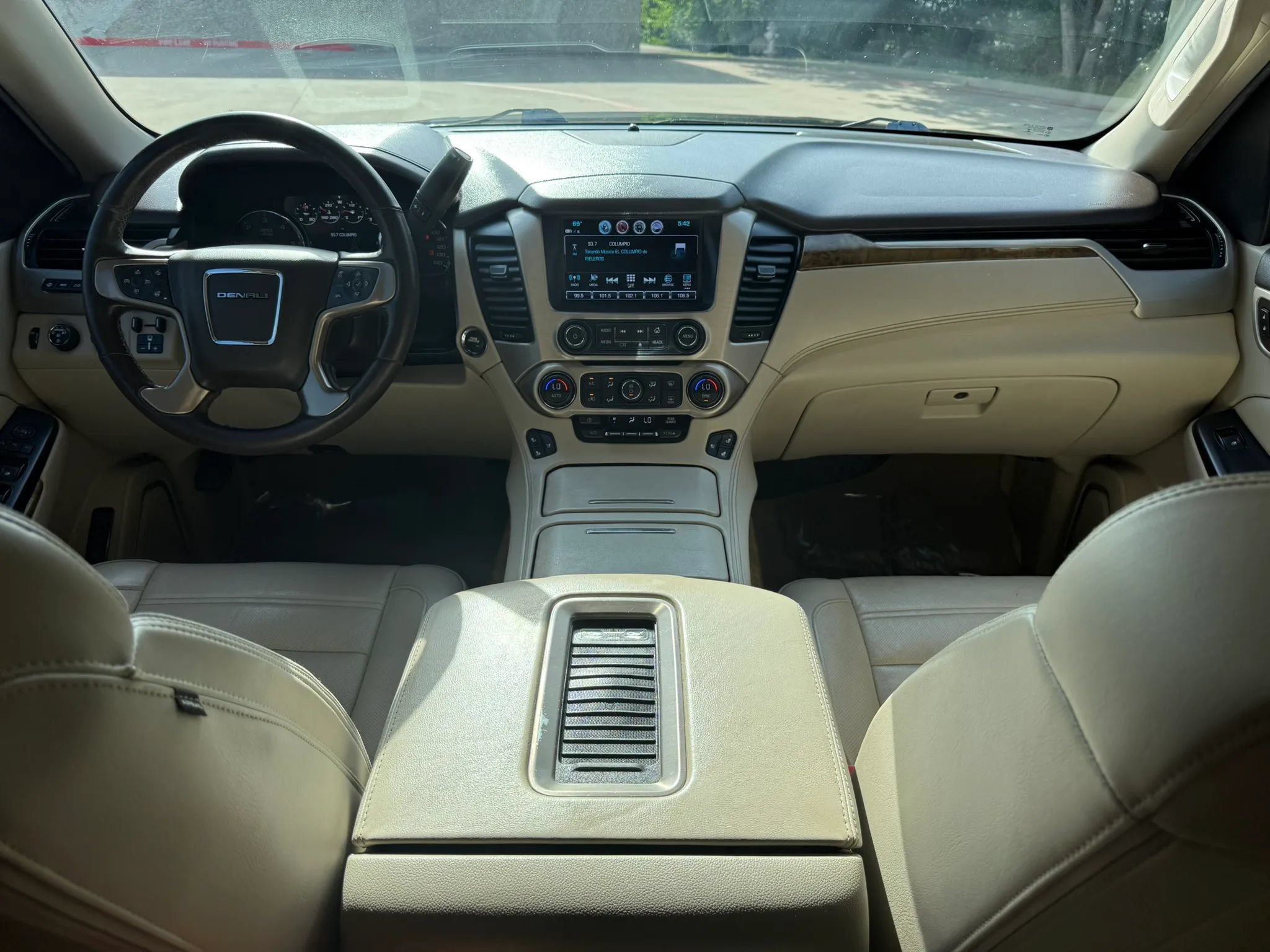 Used 2017 GMC Yukon Denali AWD/4WD image 14
