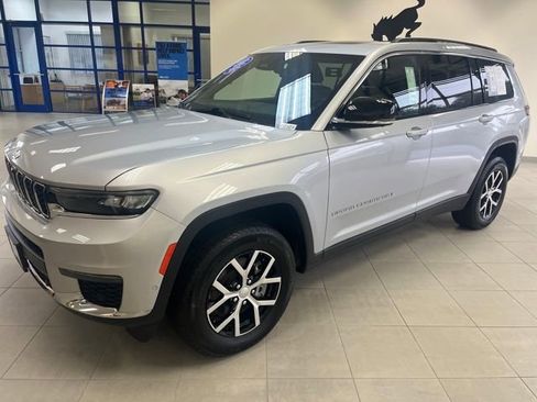 Used 2024 Jeep Grand Cherokee L Limited w/ Luxury Tech Group II image 4