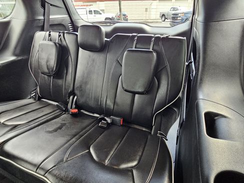 Used 2025 Chrysler Pacifica Limited FWD image 10